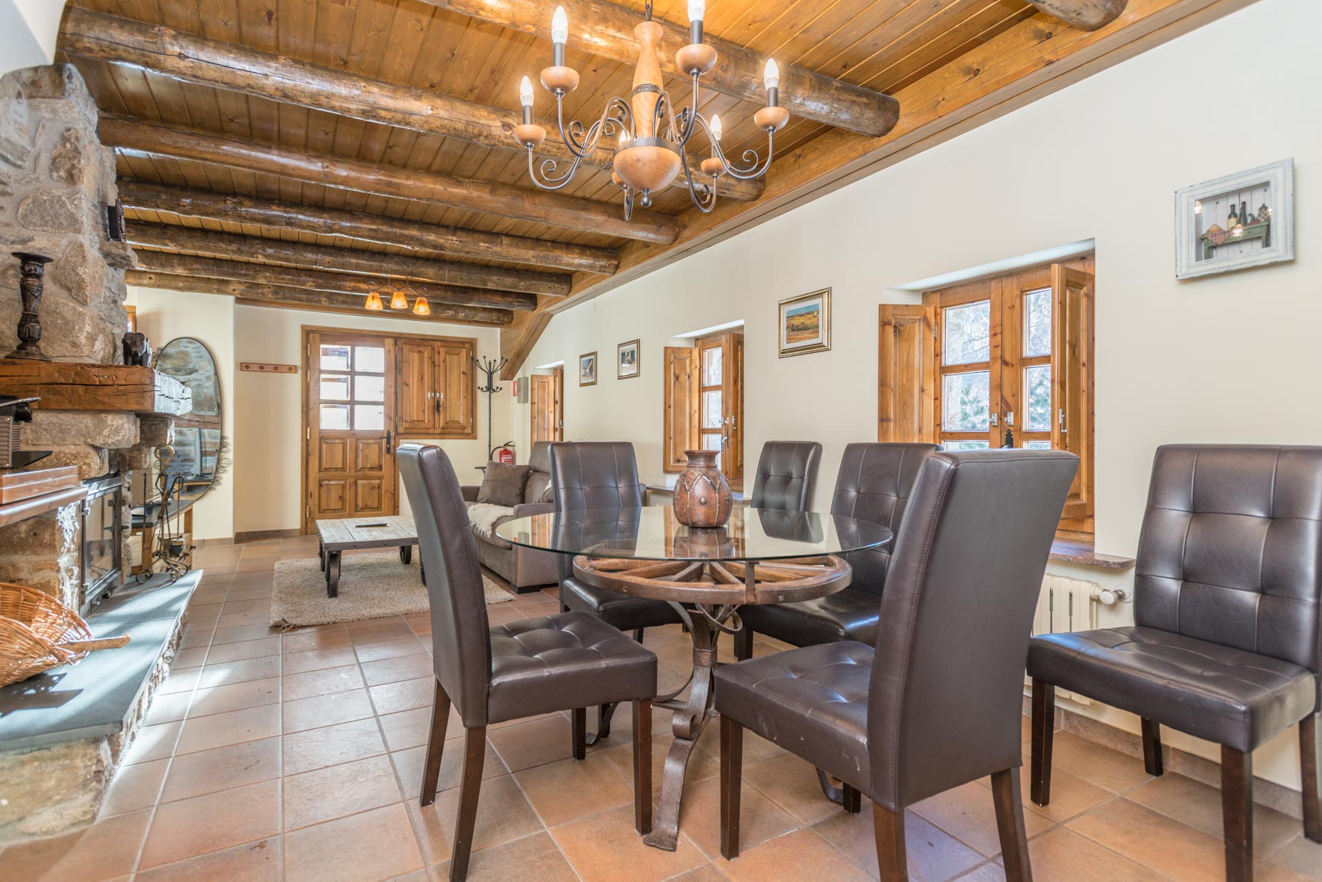 Borda de 883 m2 totalment construïts amb terreny 