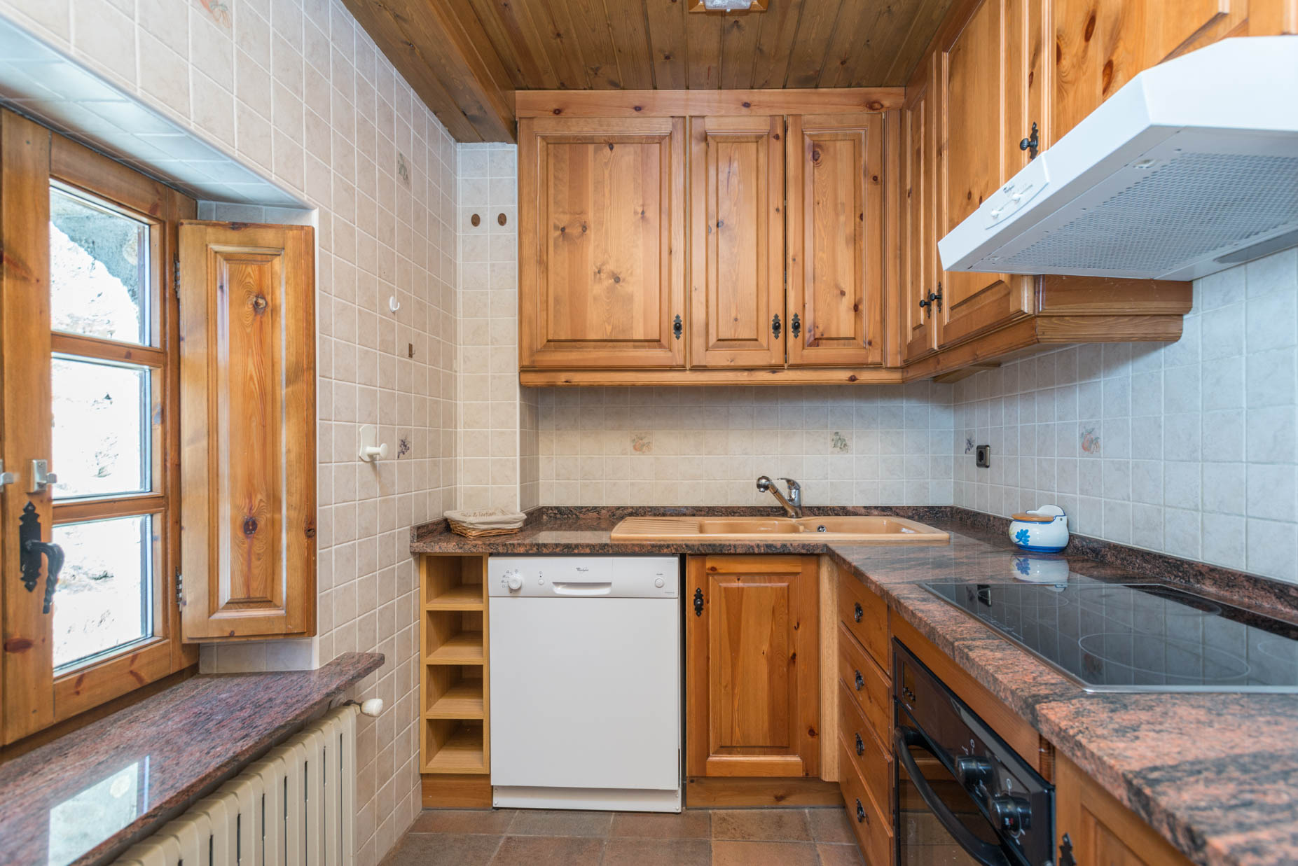 Borda de 883 m2 totalment construïts amb terreny 