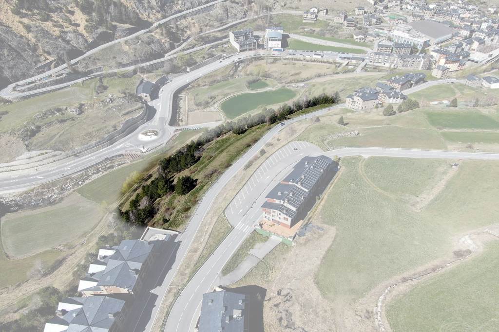 Àmplia parcel·la amb projecte de construcció re