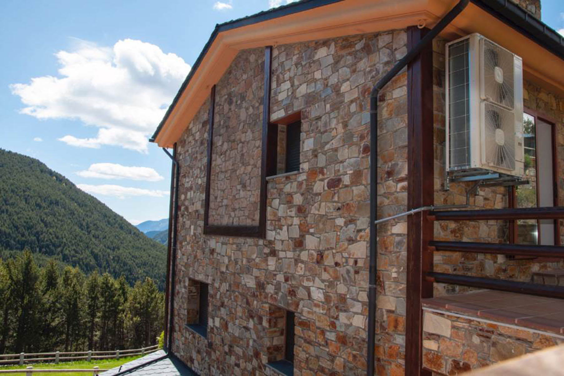 Exclusiva casa adossada de muntanya per a comprar 