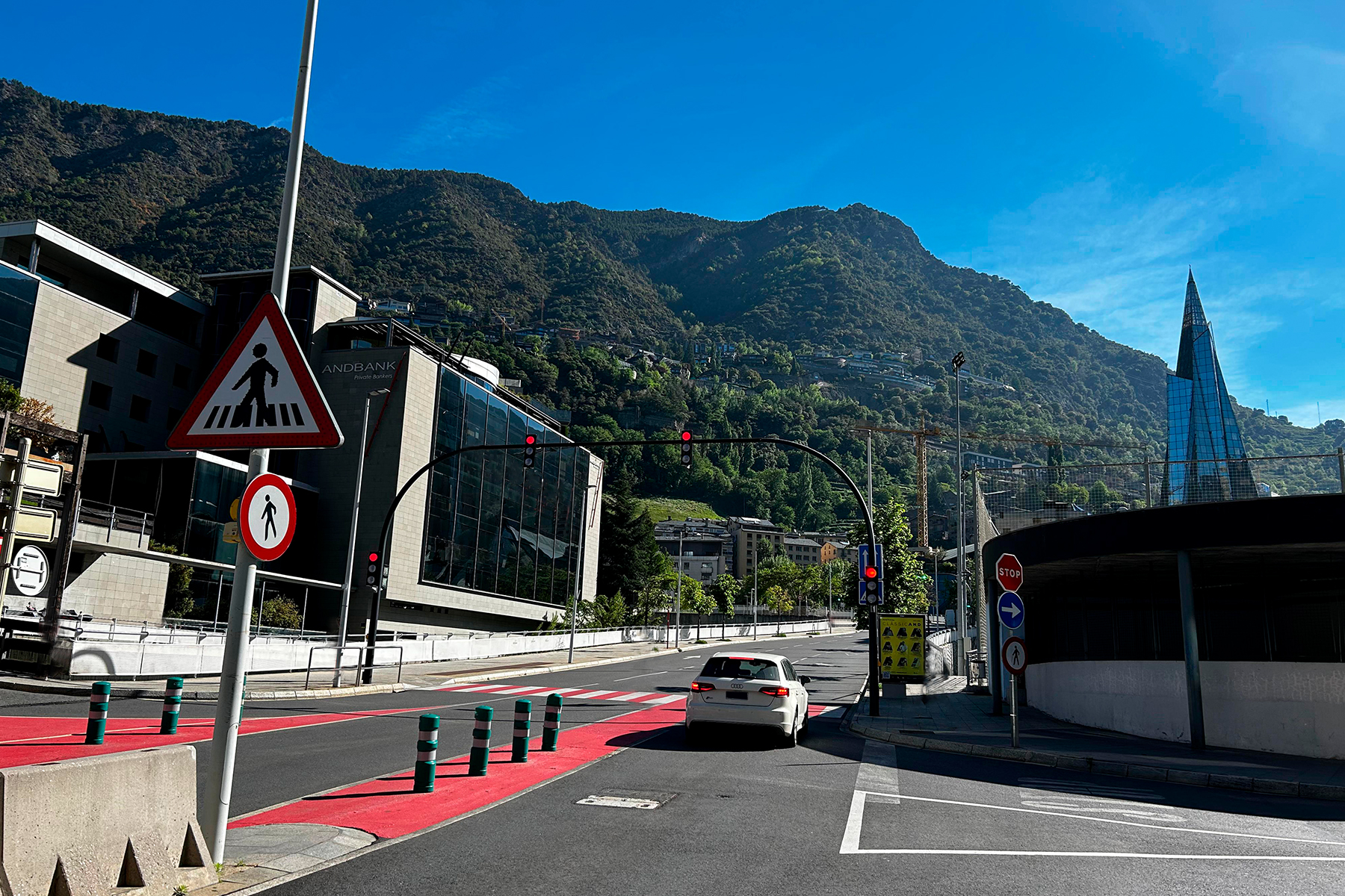 Local comercial amb negoci de floristeria en trasp