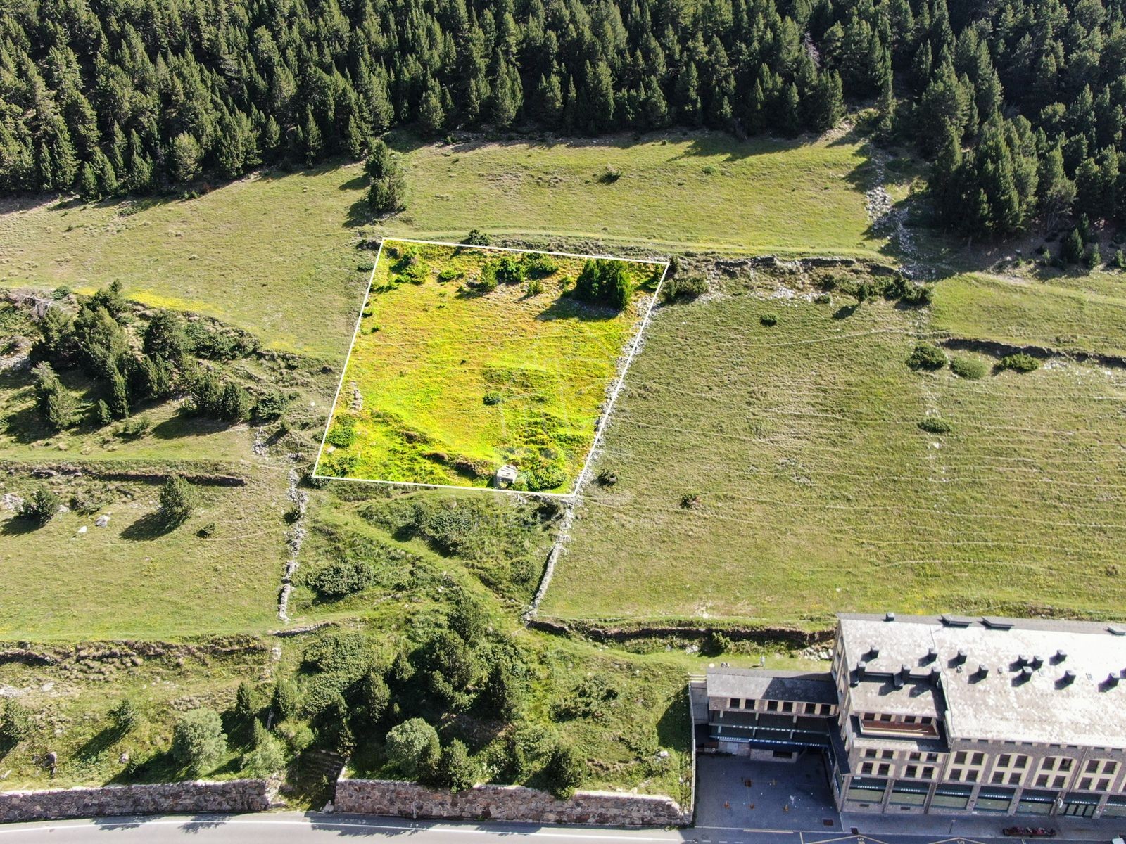 Magnífic terreny de 1.536 m², idealment situat a