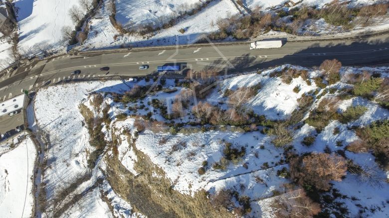 Aquest terreny en venda es troba situat en el cent