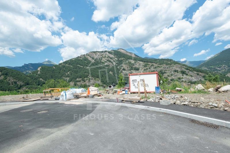 Terreny ubicat a la parròquia d'Ordino, en una z