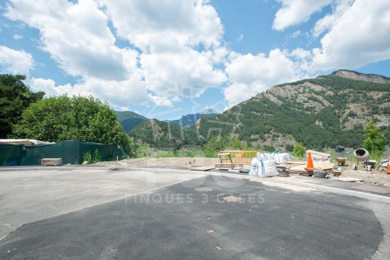 Terreny ubicat a la parròquia d'Ordino, en una z