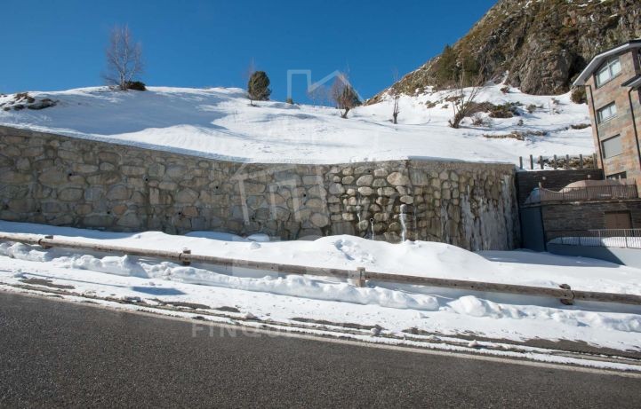 Aquesta fantàstica parcel·la de terreny es troba