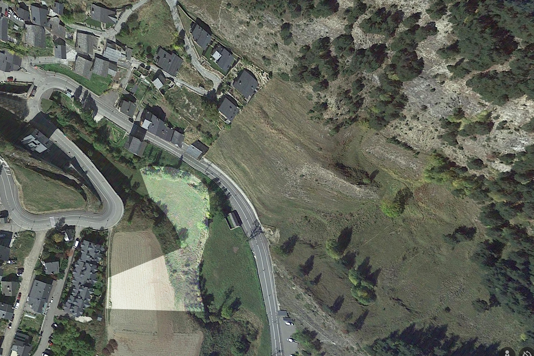 Amb una extensió de 4.556,78 m2, aquest terreny u