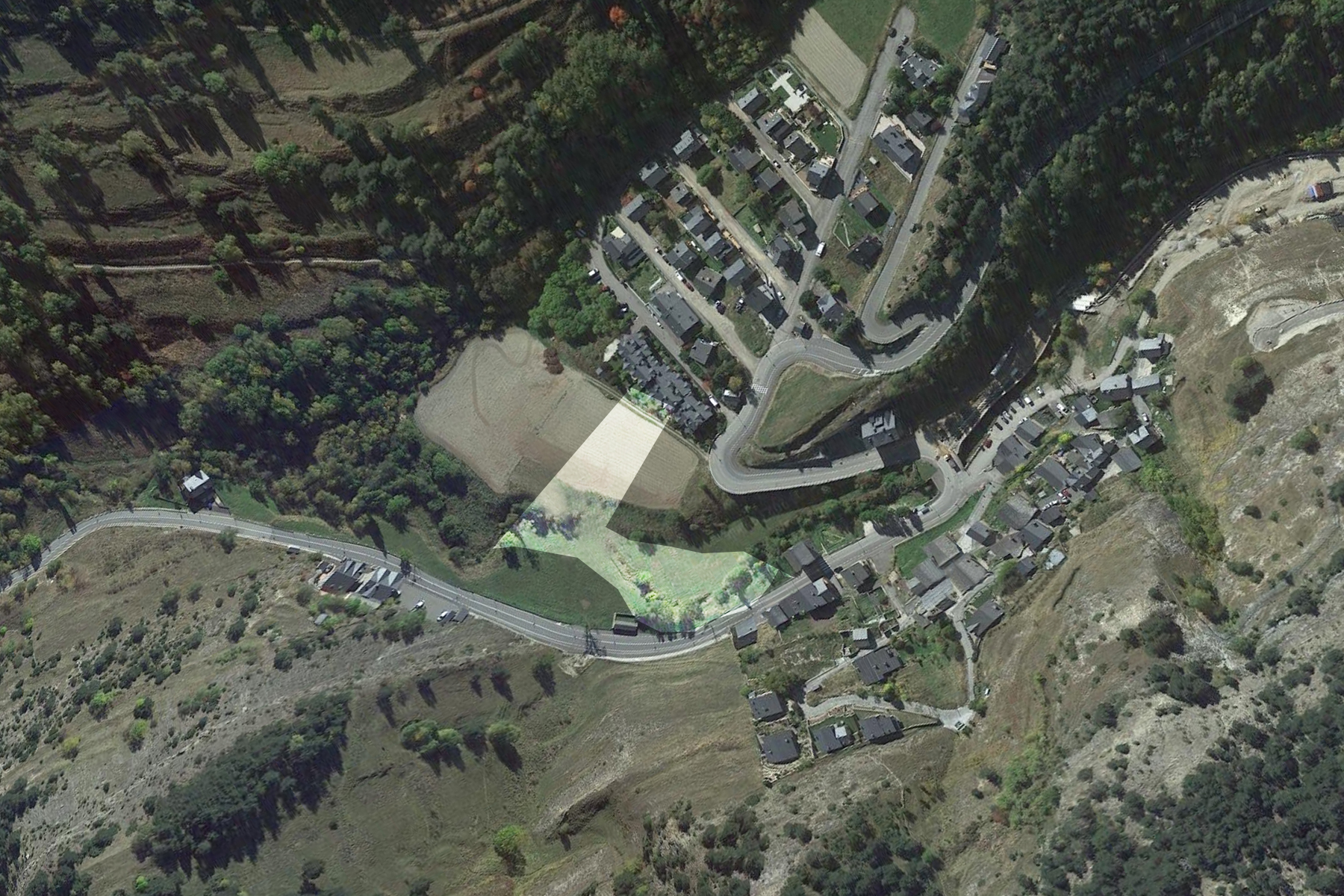 Amb una extensió de 4.556,78 m2, aquest terreny u