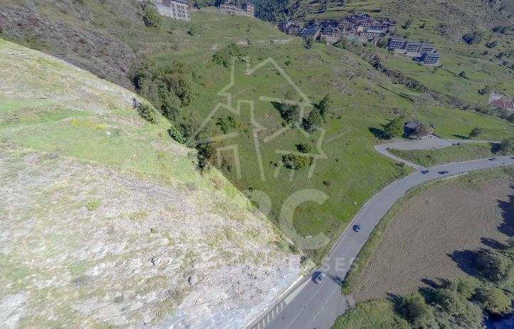 Ample parcel·la de terreny per comprar situat a R