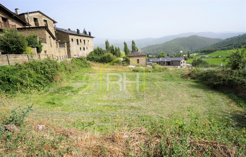 RESERVAT parcela  consolidada 300m2