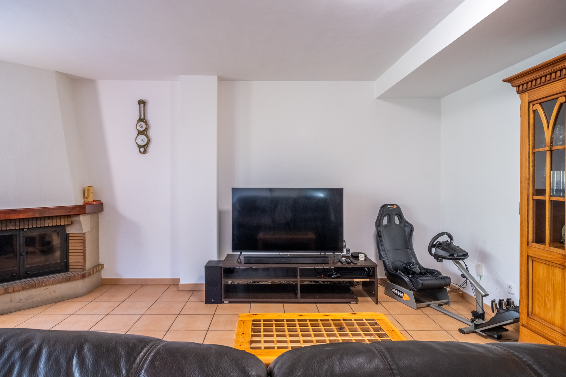 ADOSSADA + JARDÍ + TERRASSA + BOX PER A 3 COTXES 