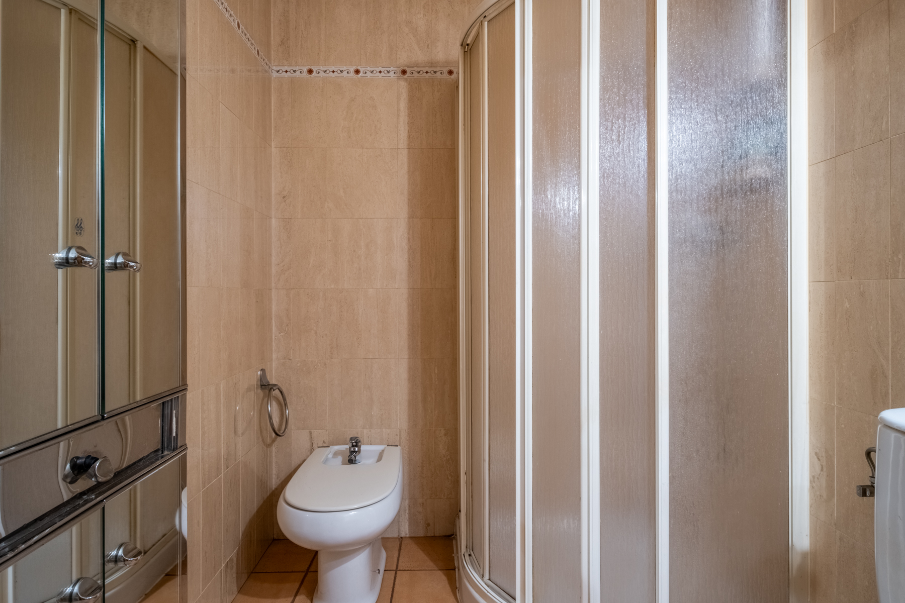 ADOSSADA + JARDÍ + TERRASSA + BOX PER A 3 COTXES 