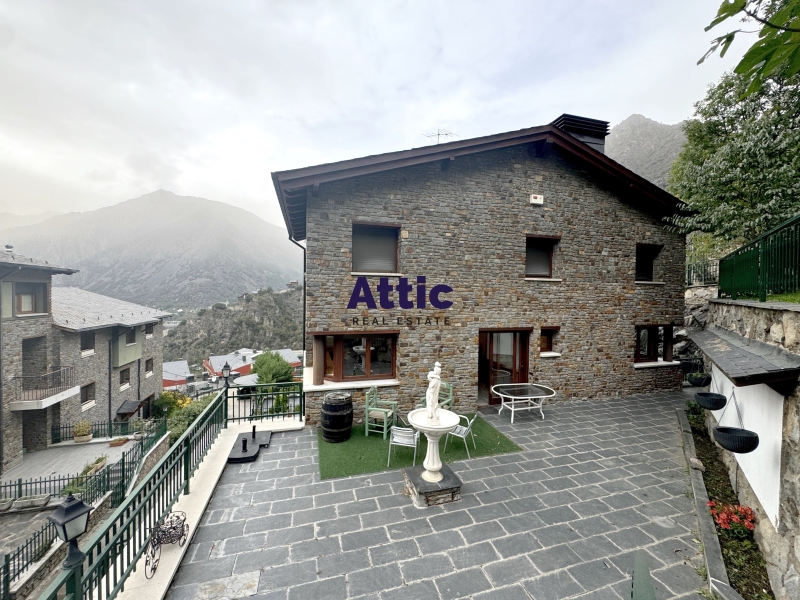 Magnífica casa situada a un complex 