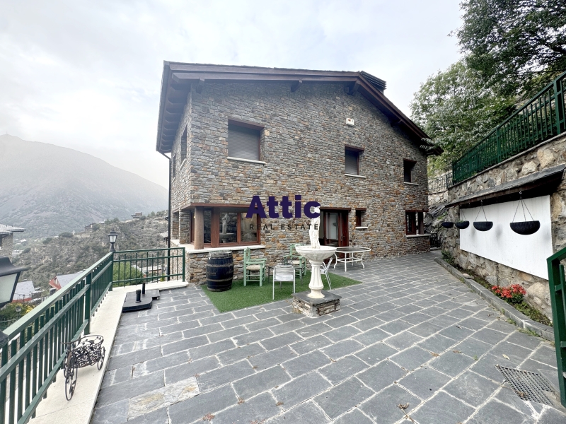 Magnífica casa situada a un complex 