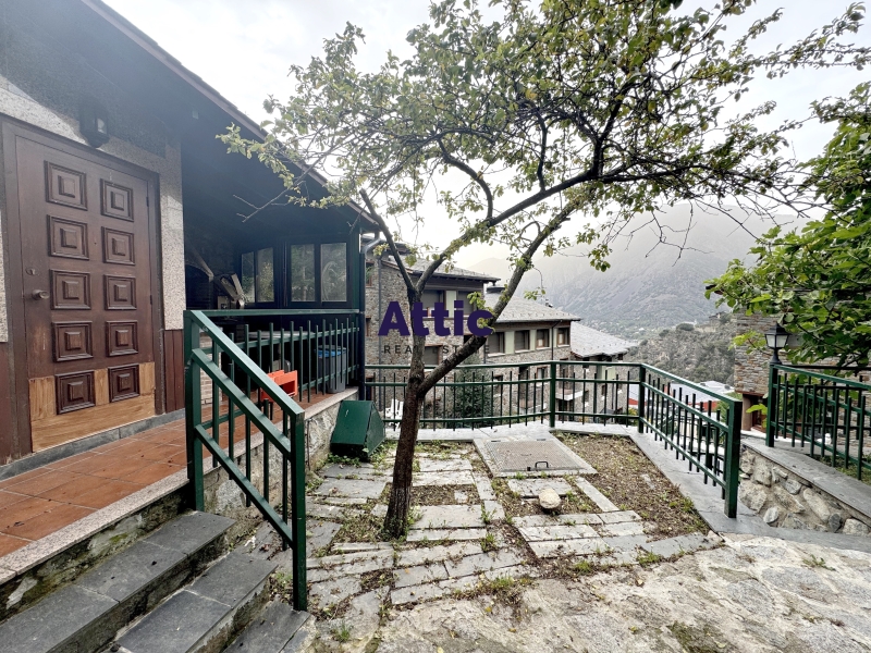 Magnífica casa situada a un complex 