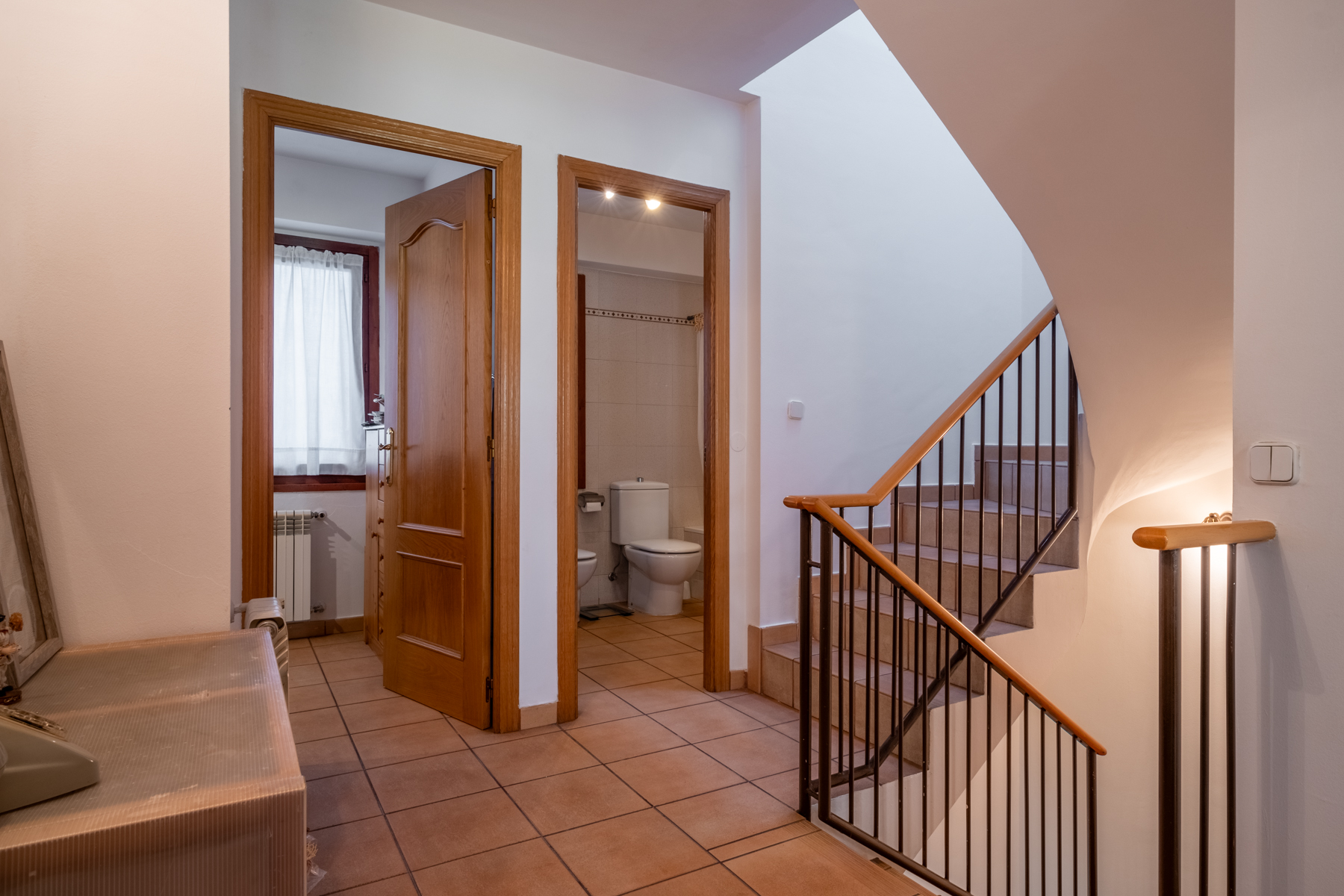 ADOSSADA + JARDÍ + TERRASSA + BOX PER A 3 COTXES 