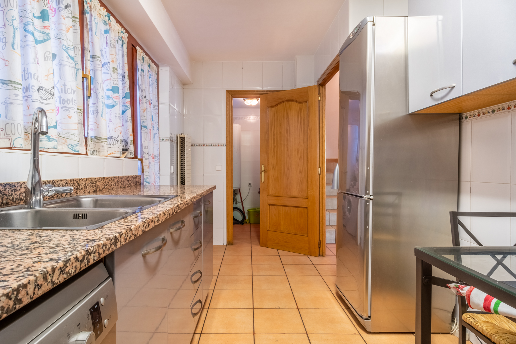 ADOSSADA + JARDÍ + TERRASSA + BOX PER A 3 COTXES 