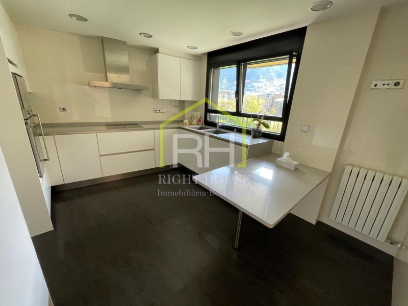 VENUT !!!!!!Sota àtic de 150m2 amb terrassa