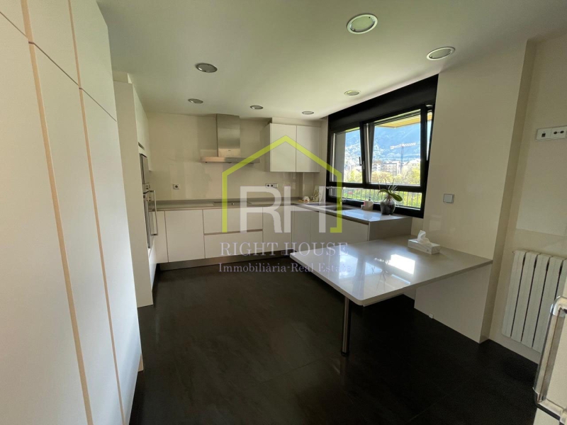 VENUT !!!!!!Sota àtic de 150m2 amb terrassa