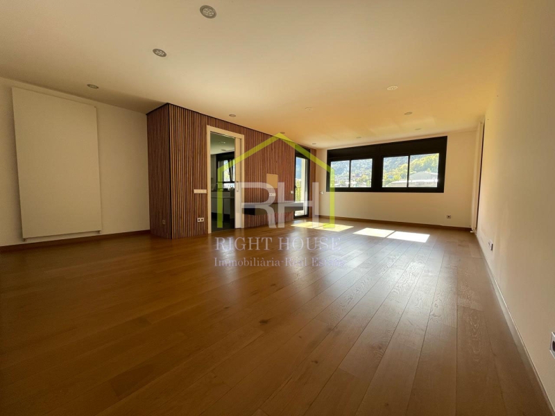 VENUT !!!!!!Sota àtic de 150m2 amb terrassa