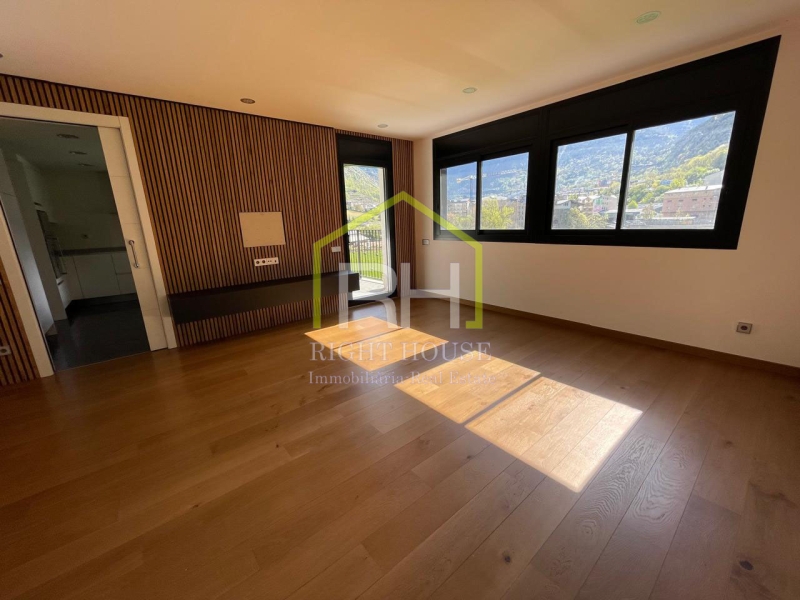 VENUT !!!!!!Sota àtic de 150m2 amb terrassa