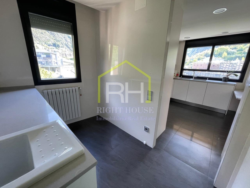 VENUT !!!!!!Sota àtic de 150m2 amb terrassa