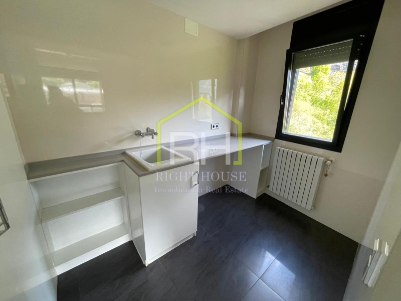 VENUT !!!!!!Sota àtic de 150m2 amb terrassa