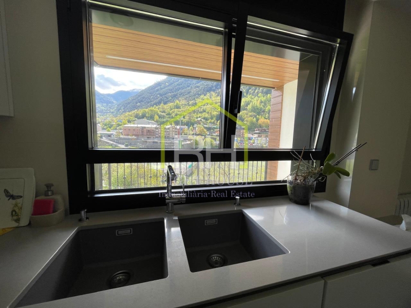 VENUT !!!!!!Sota àtic de 150m2 amb terrassa