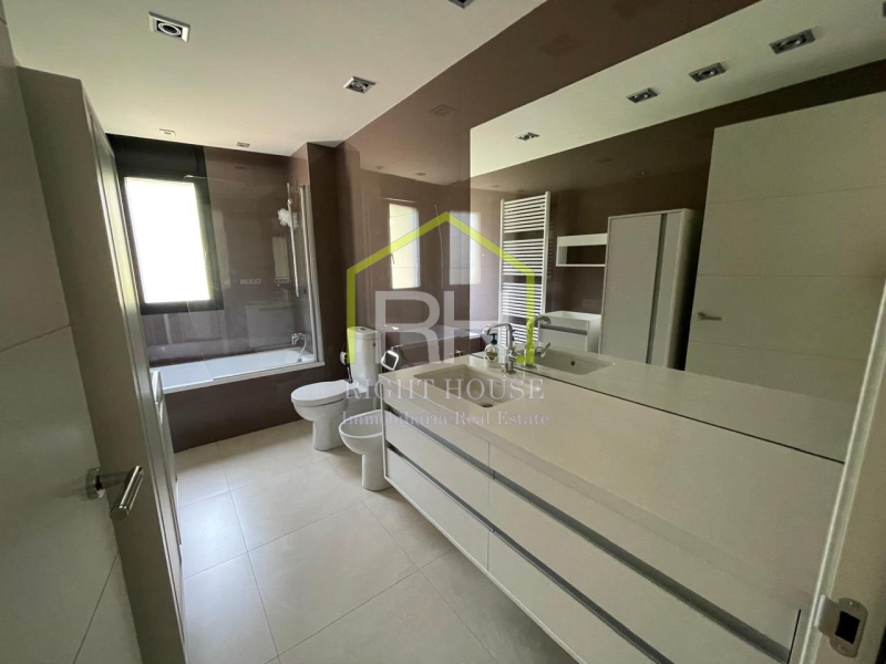 VENUT !!!!!!Sota àtic de 150m2 amb terrassa