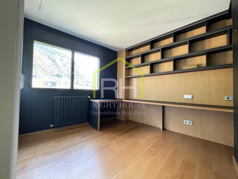 VENUT !!!!!!Sota àtic de 150m2 amb terrassa