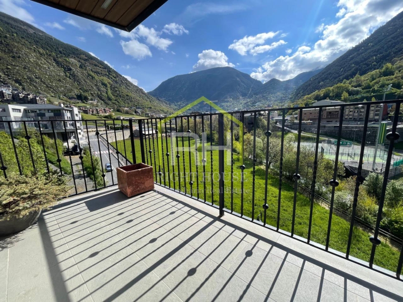 VENUT !!!!!!Sota àtic de 150m2 amb terrassa