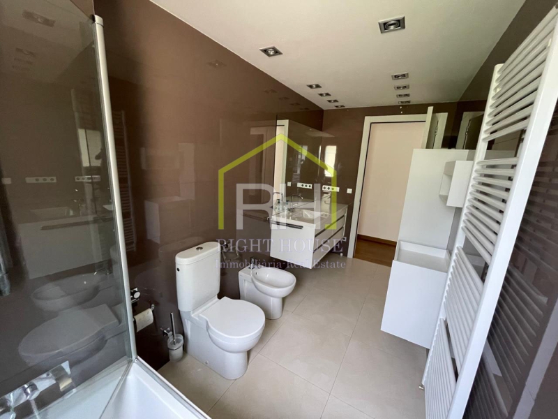 VENUT !!!!!!Sota àtic de 150m2 amb terrassa