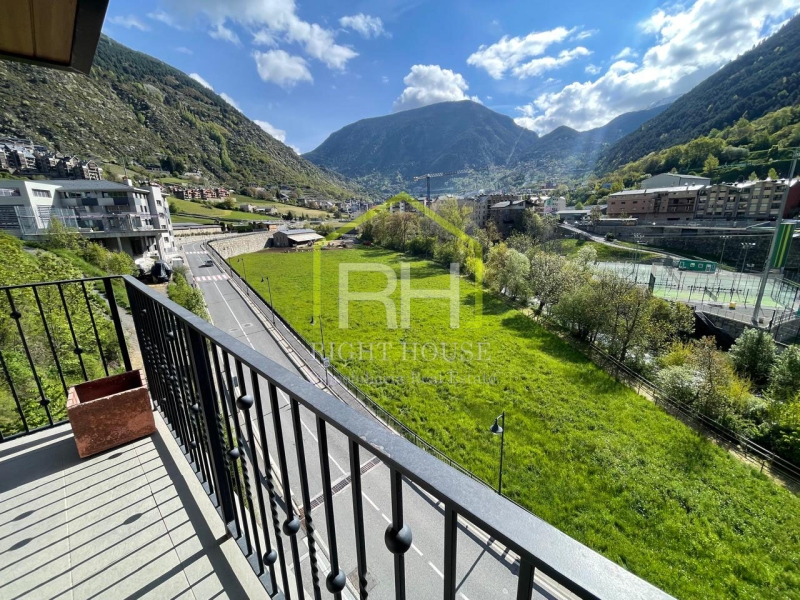 VENUT !!!!!!Sota àtic de 150m2 amb terrassa