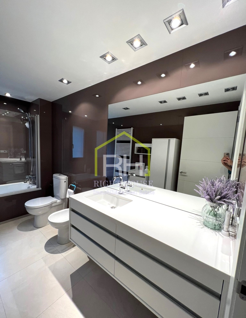 VENUT !!!!!!Sota àtic de 150m2 amb terrassa