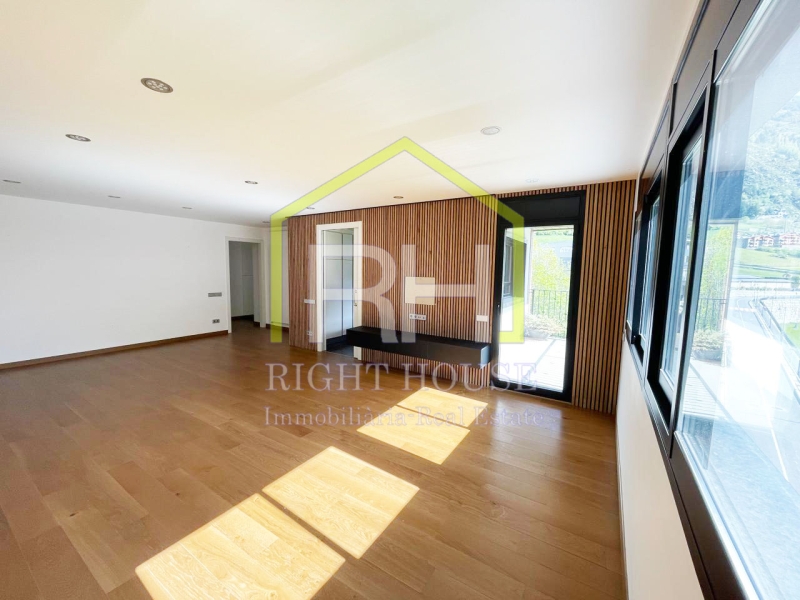 VENUT !!!!!!Sota àtic de 150m2 amb terrassa