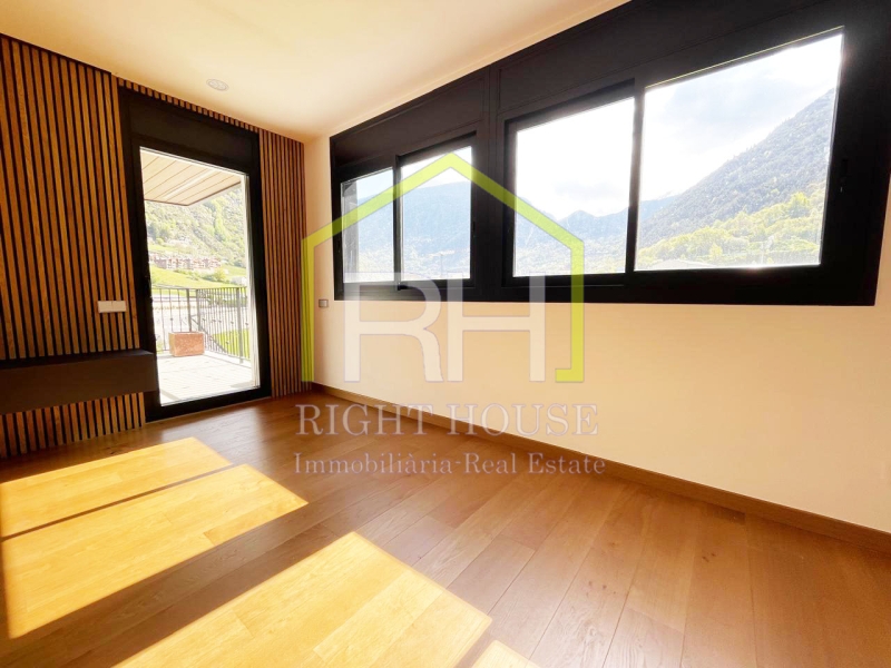 VENUT !!!!!!Sota àtic de 150m2 amb terrassa