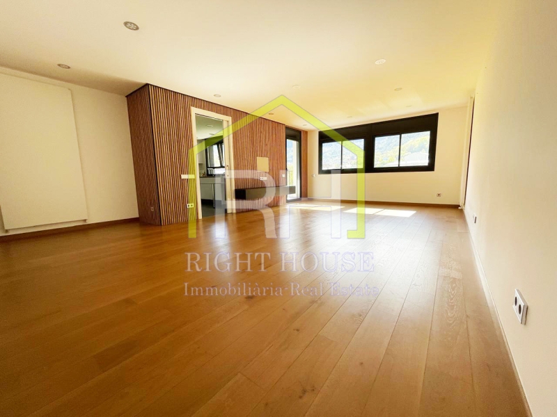 VENUT !!!!!!Sota àtic de 150m2 amb terrassa