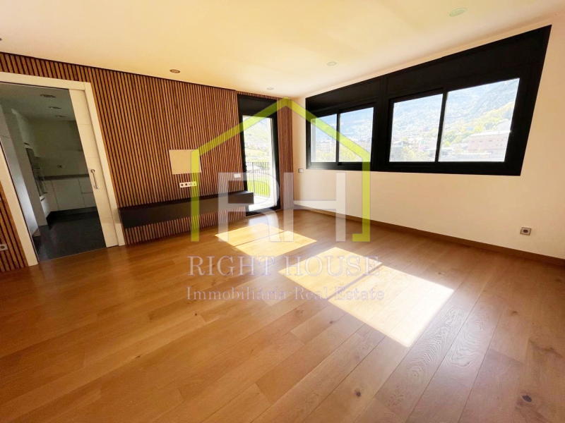 VENUT !!!!!!Sota àtic de 150m2 amb terrassa