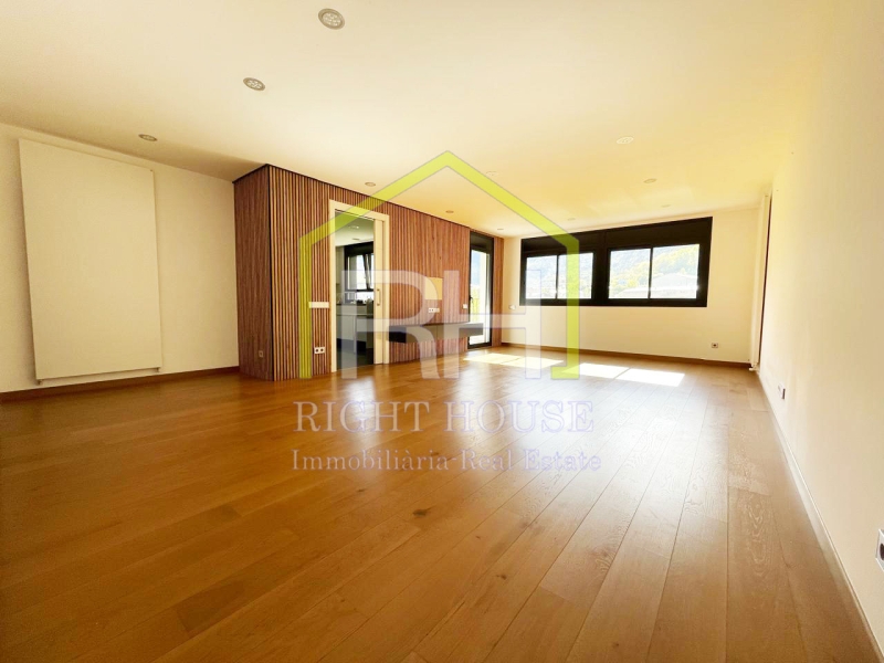 VENUT !!!!!!Sota àtic de 150m2 amb terrassa