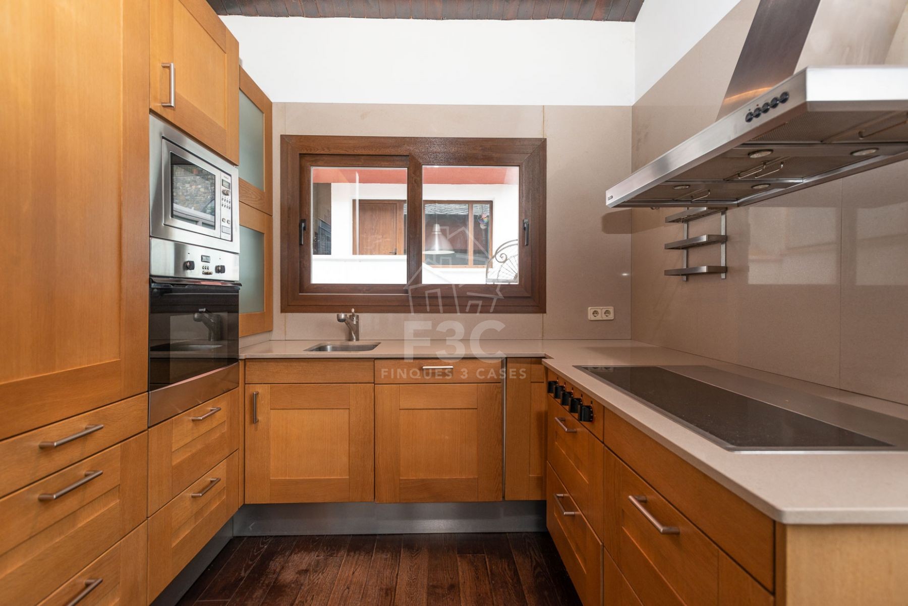 En un conjunt residencial tranquil i assolellat de