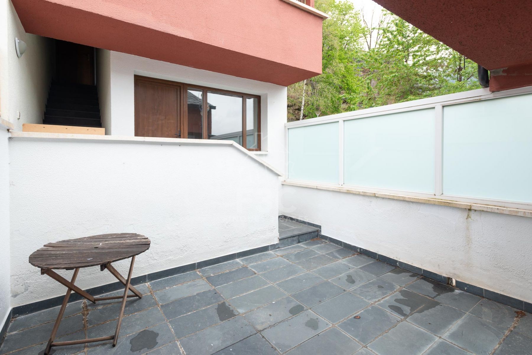 En un conjunt residencial tranquil i assolellat de