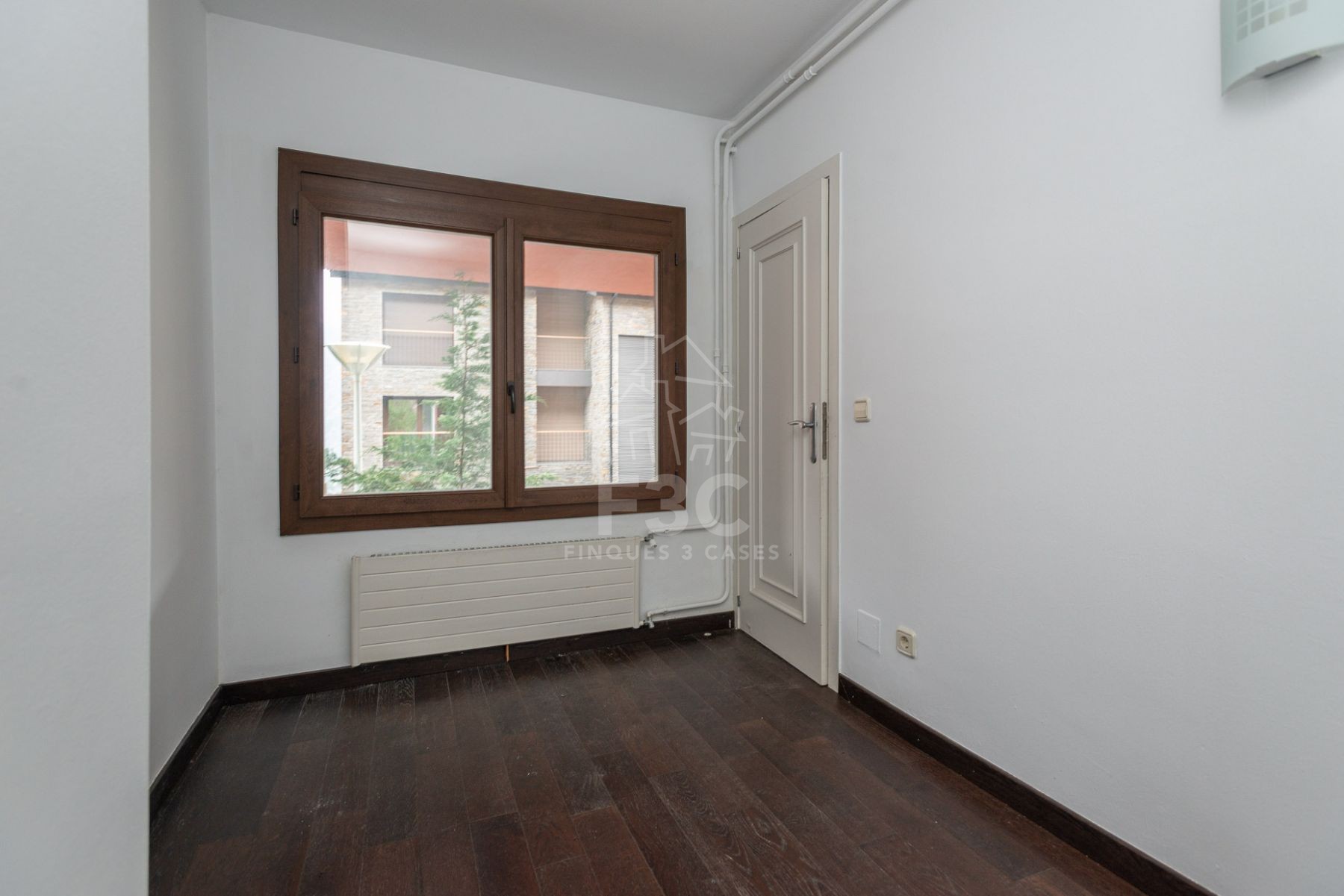 En un conjunt residencial tranquil i assolellat de