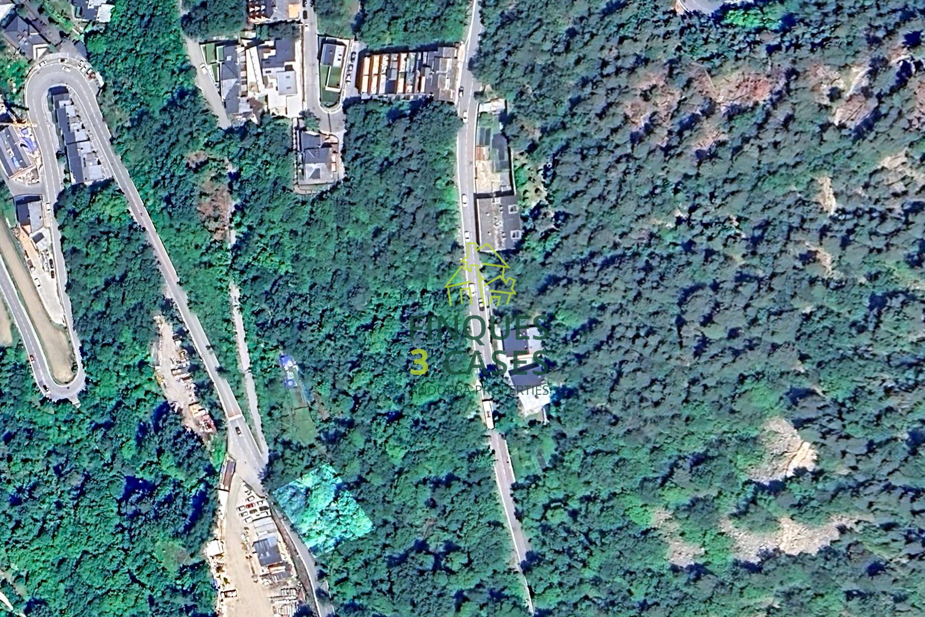 L'extensa parcel·la per comprar d´uns 710 m², 