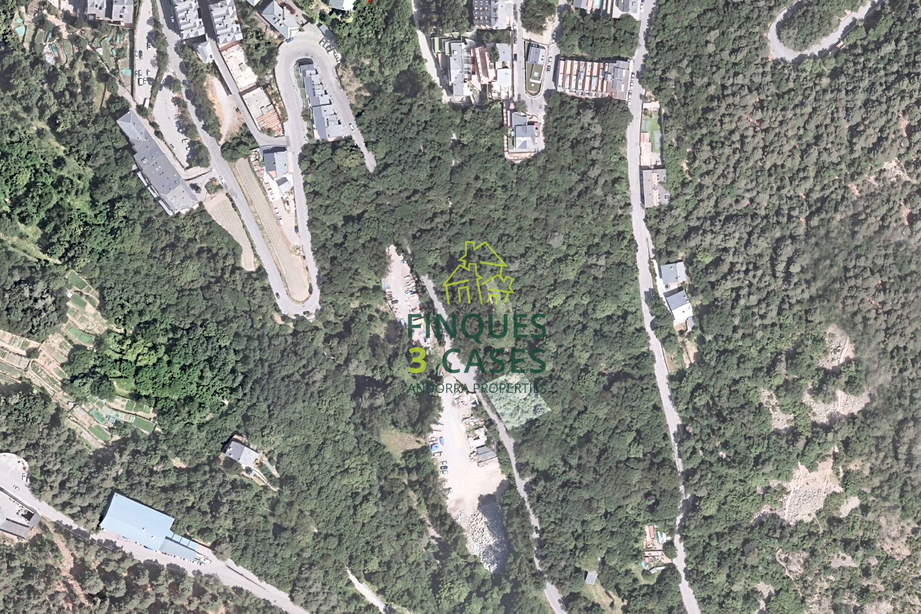 L'extensa parcel·la per comprar d´uns 710 m², 