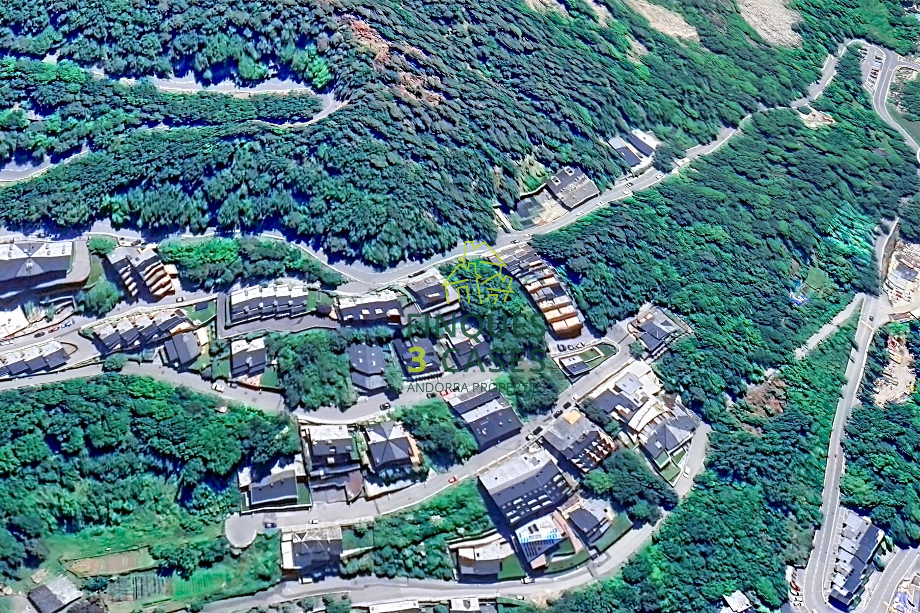 L'extensa parcel·la per comprar d´uns 710 m², 