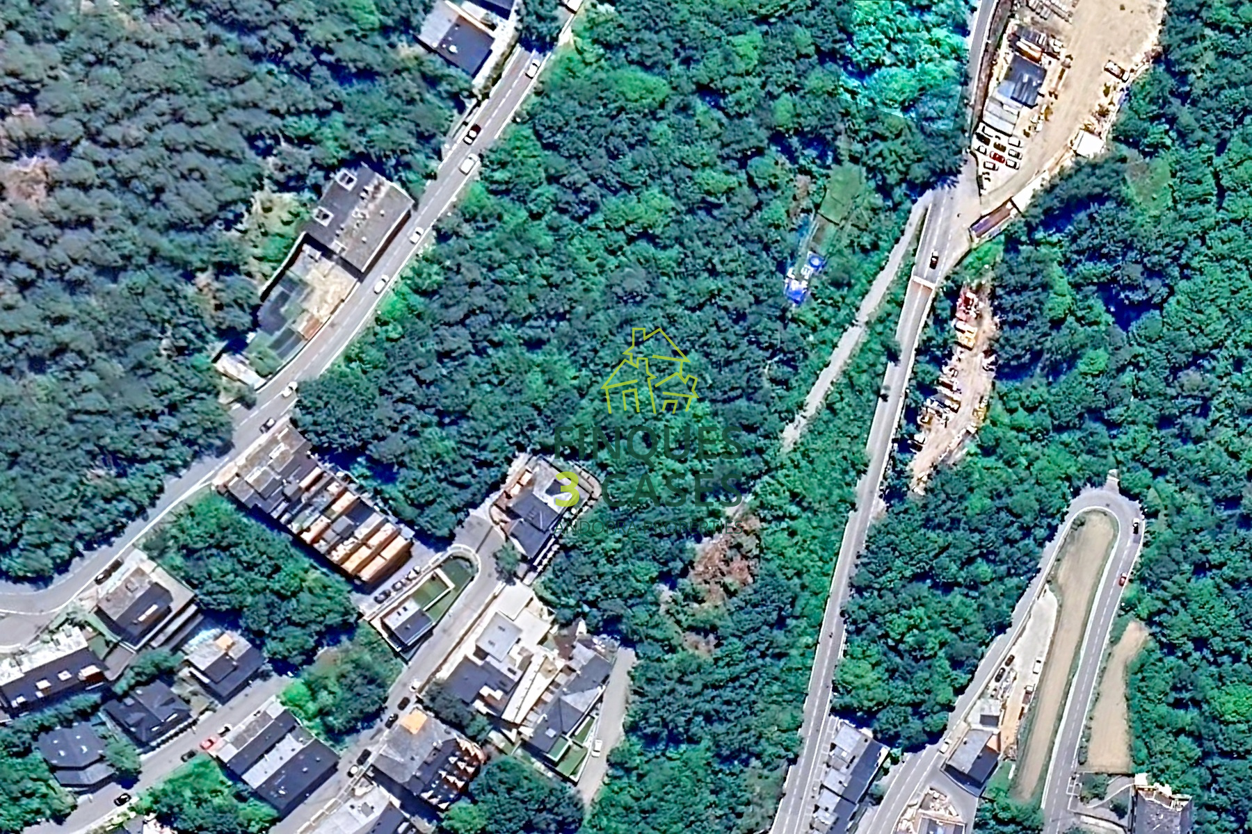 L'extensa parcel·la per comprar d´uns 710 m², 