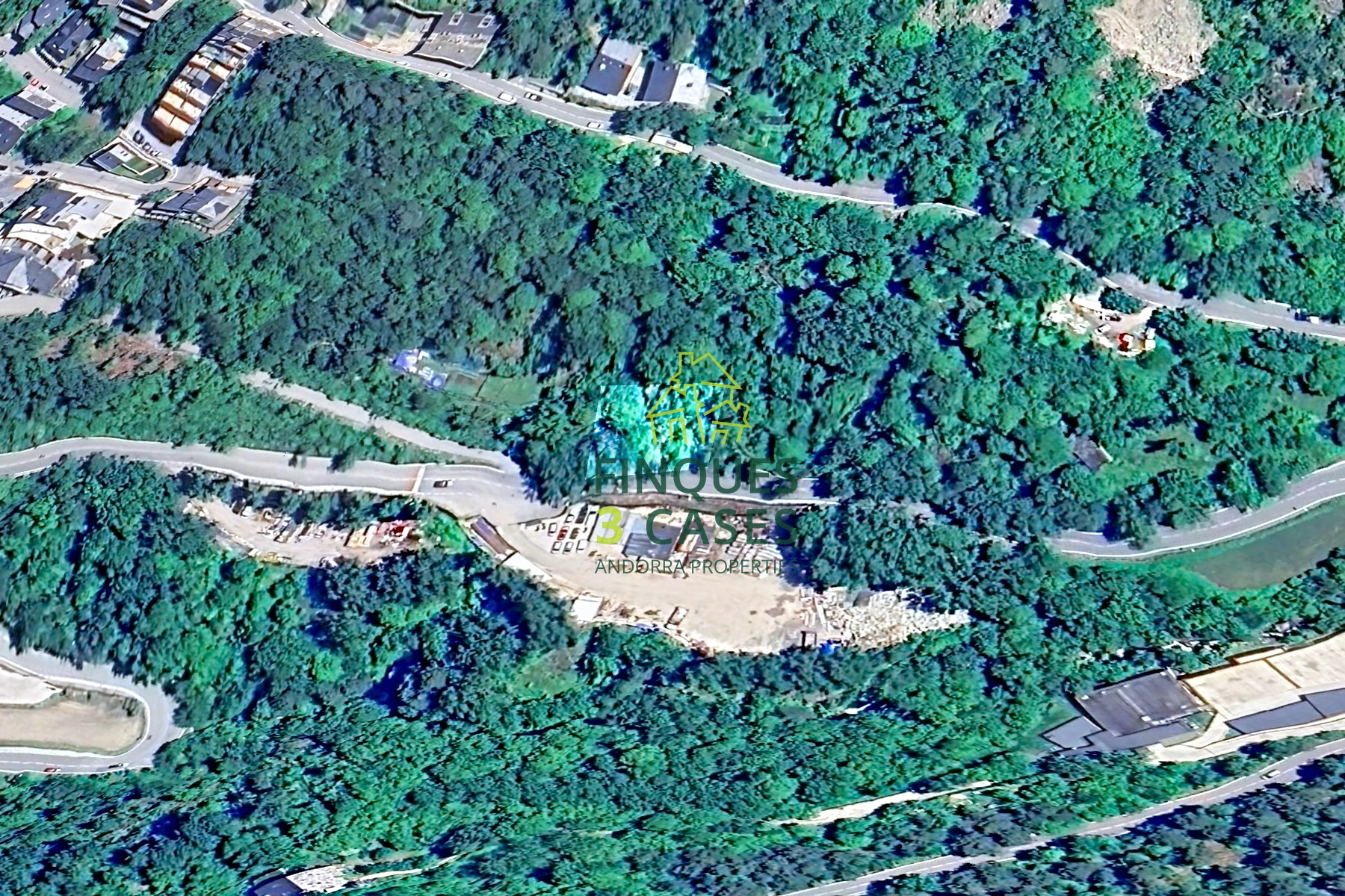 L'extensa parcel·la per comprar d´uns 710 m², 