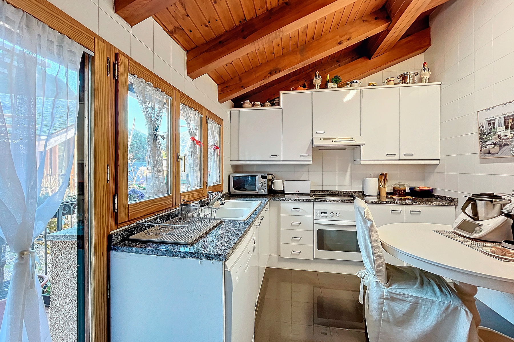 Presentem un encantador dúplex de 105 m² situat 