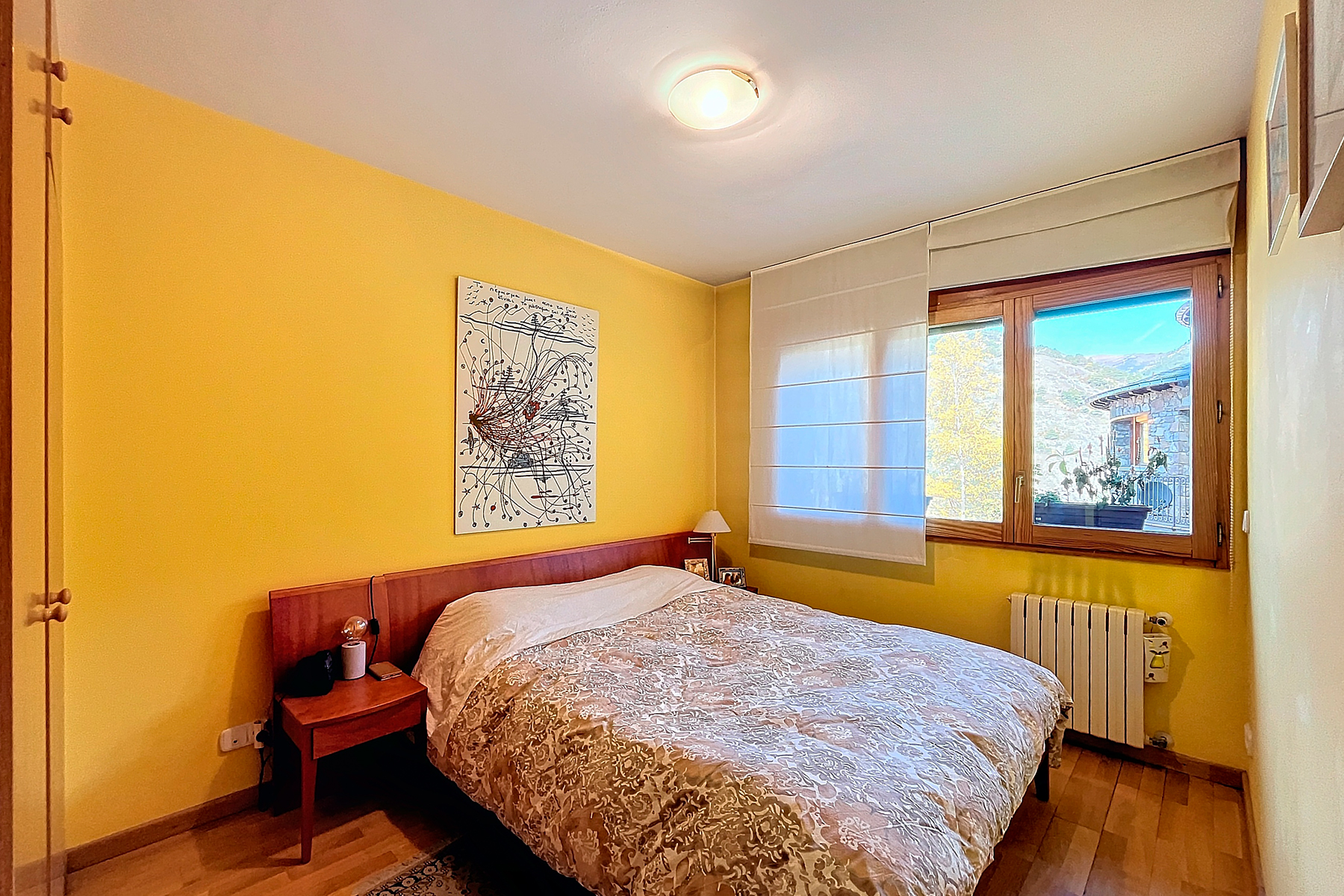 Presentem un encantador dúplex de 105 m² situat 