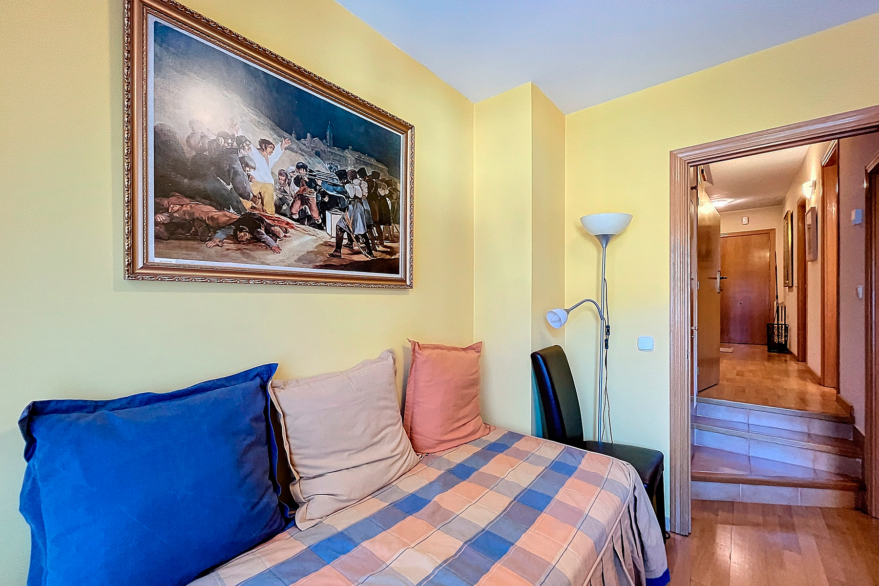 Presentem un encantador dúplex de 105 m² situat 